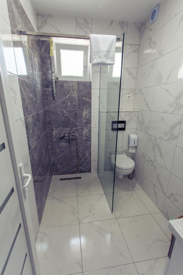 City Hotel Ferizaj Ngoại thất bức ảnh